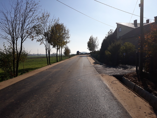 Przebudowa drogi w miejscowości Trojanówek - zakończona