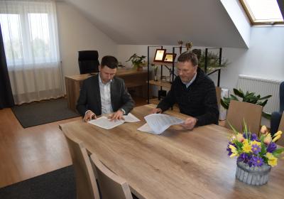 Podpisanie umowy na przebudowę odcinka drogi gminnej w miejscowości Gródek wraz z budową przepustu