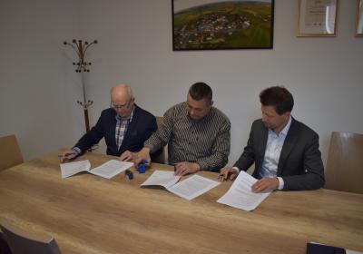 Podpisanie umowy na zadanie pn.: „Remont drogi powiatowej nr 2087B na odcinku Kostry-Śmiejki - Wyszonki-Wypychy”.