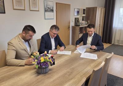 Podpisanie umowy na zadanie pn.: Remont drogi gminnej w miejscowości Kostry-Śmiejki